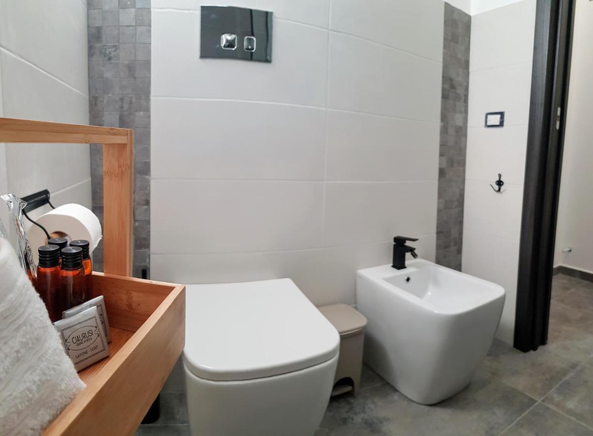 Cavour 45 - Ortigia Apartments Syracuse Buitenkant foto